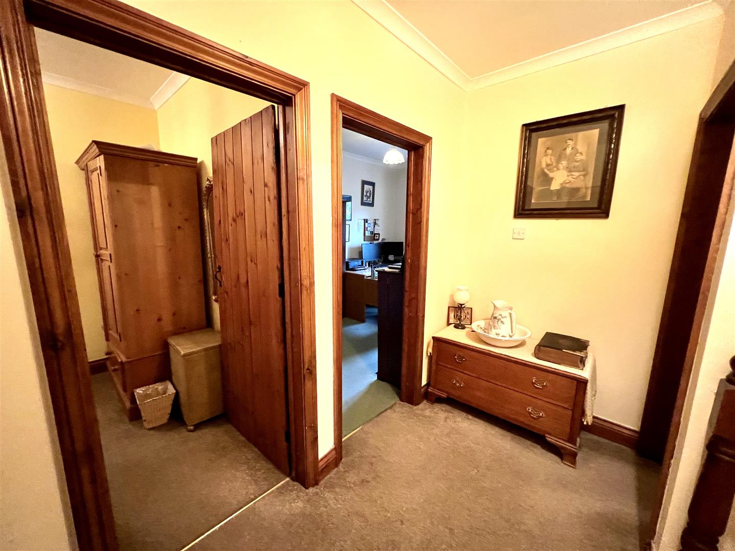 1ST FLOOR - LANDING